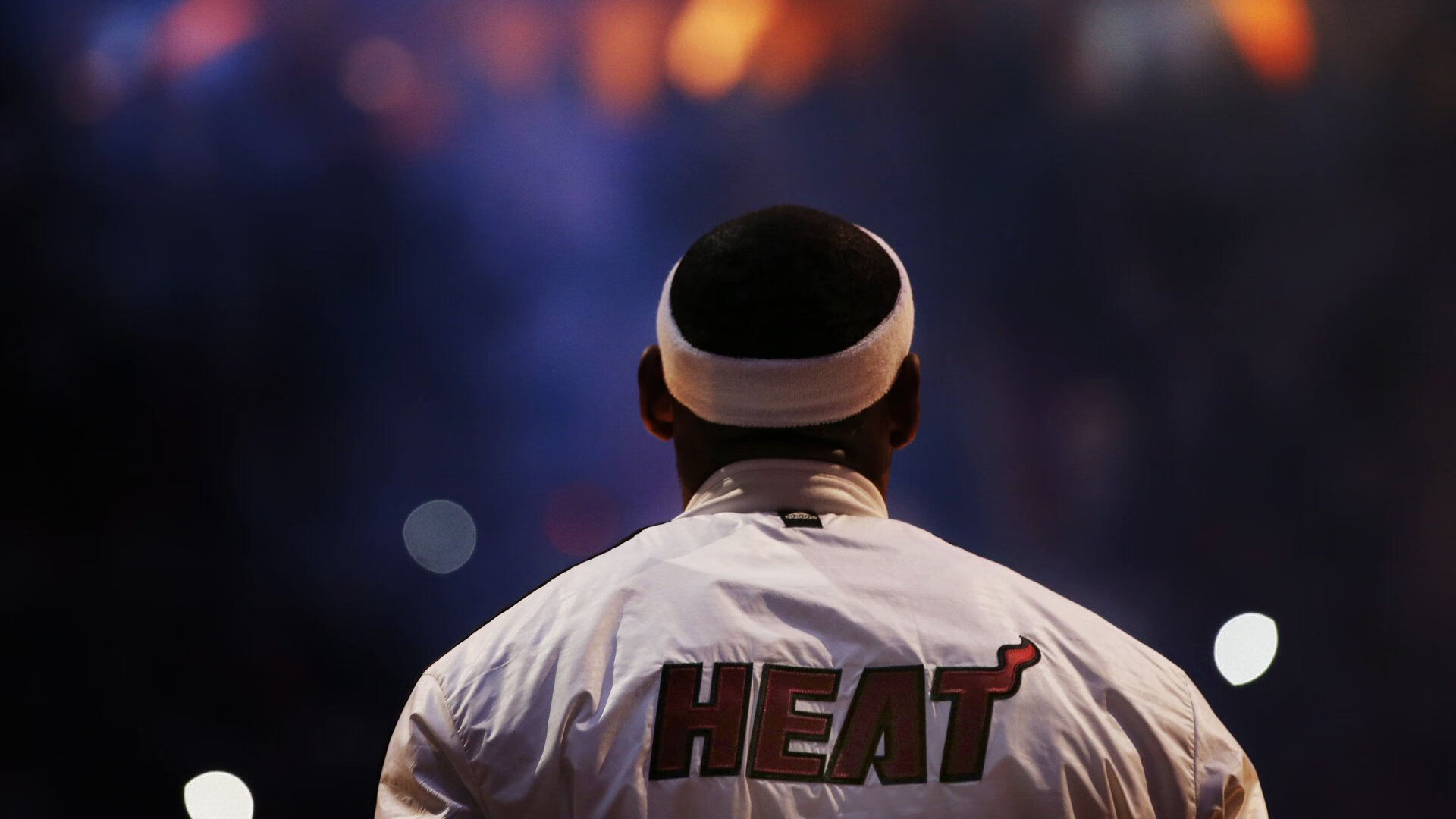 王者归来！巴特勒首秀燃爆全场，热火球迷陷入疯狂